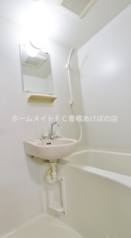 バス・シャワールーム　同型別部屋写真（反転）