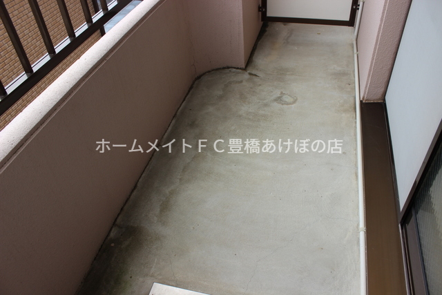 バルコニー　同型別部屋写真（反転）