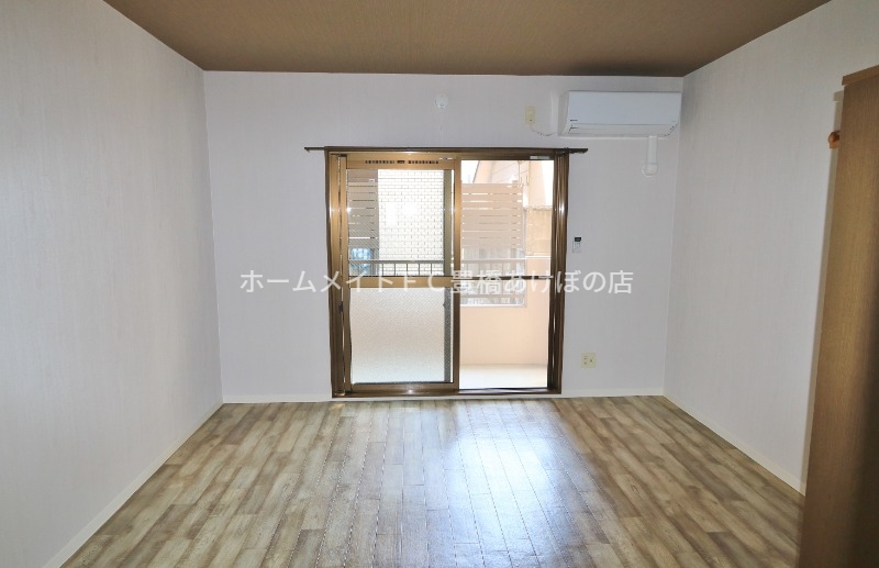 居室・リビング　同型別部屋写真（反転）