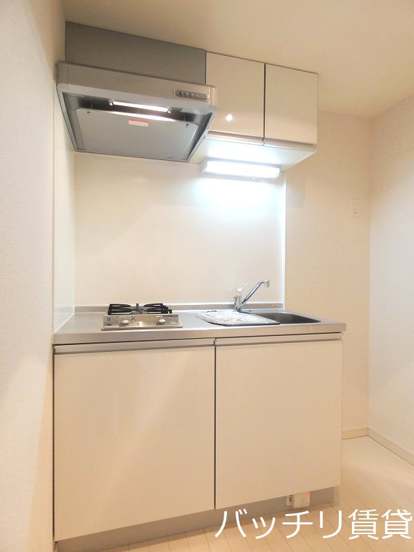 キッチン　別号室タイプの為、現状を優先致します。