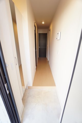 玄関　※同物件、同タイプの写真になります。