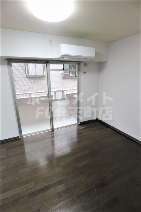 居室・リビング　こちらのリビングで趣味の時間をお楽しみください