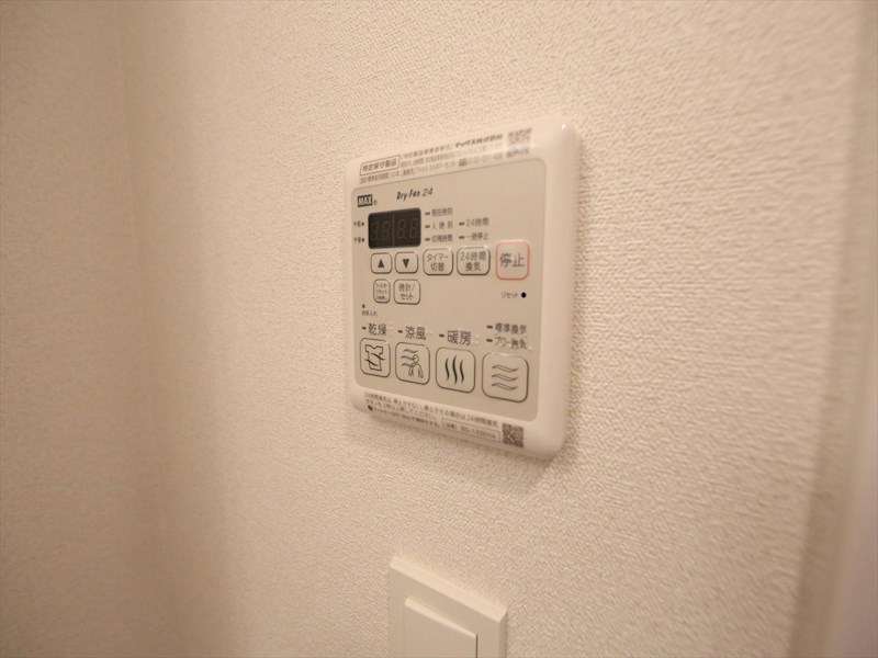 その他設備　浴室暖房乾燥機付き