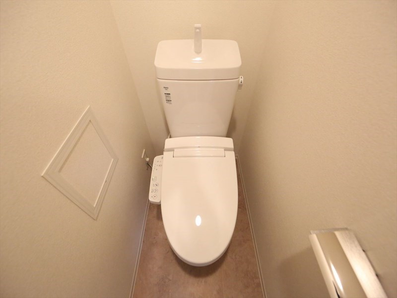 トイレ　温水洗浄暖房便座付きトイレ