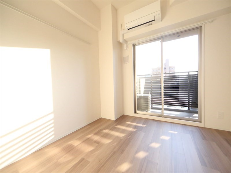 バルコニー　洋室6.1帖　エアコン完備　バルコニー