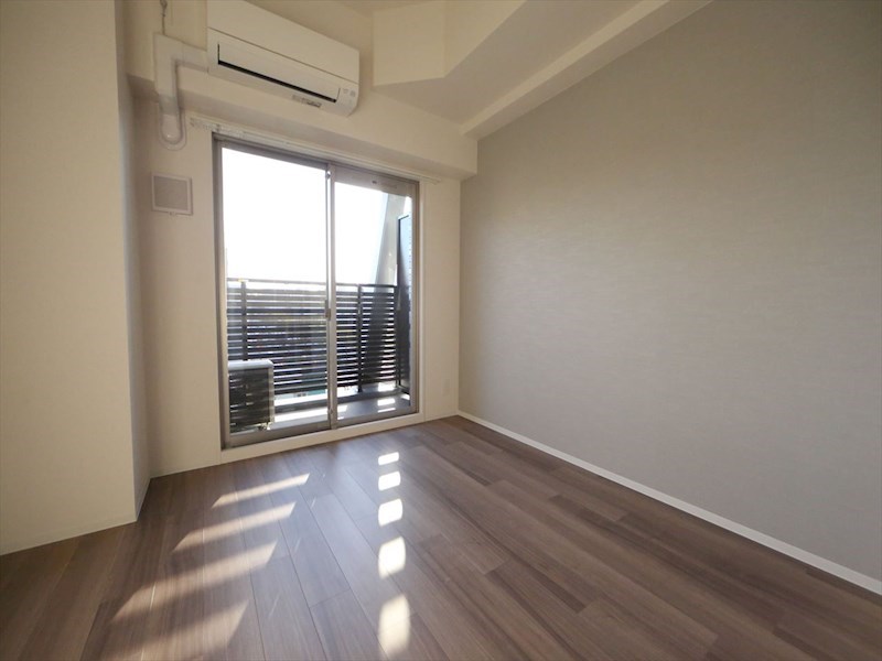 居室・リビング　洋室6.1帖　エアコン完備　バルコニー