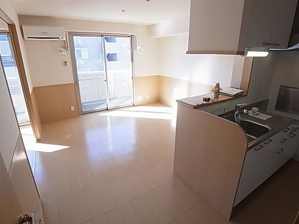 居室・リビング　同物件・別物件写真