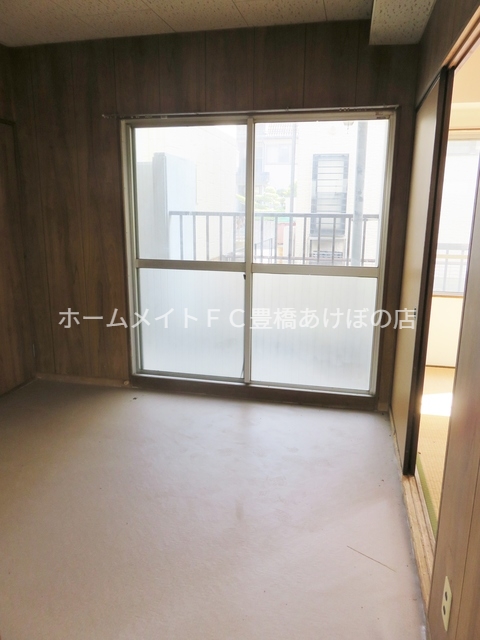 居室・リビング　同型別部屋写真（反転）