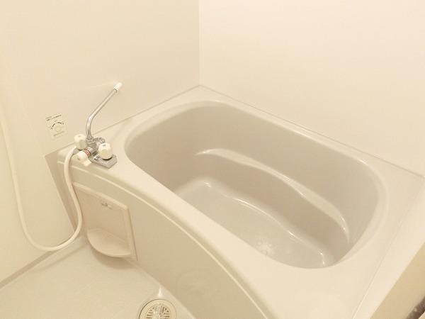 バス・シャワールーム　キレイにリフォームされています！