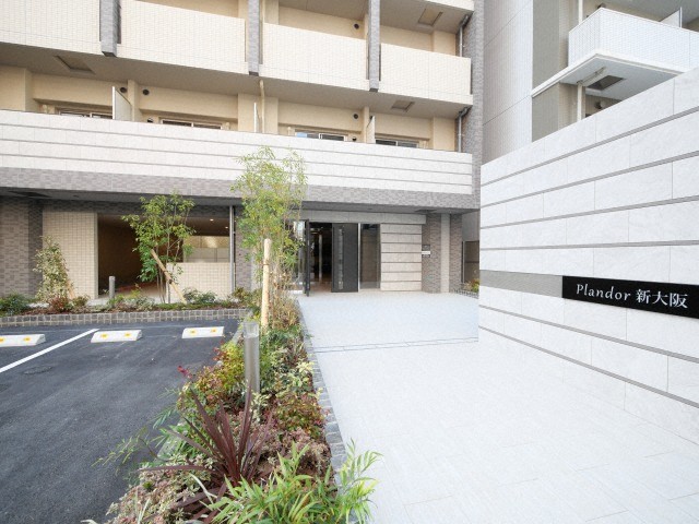 エントランス　落ち着いたエントランスです