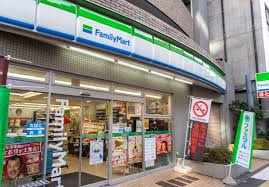 コンビニ　ファミリーマート 板橋駅桜通り店（コンビニ）まで292m