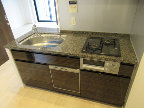 キッチン　ビルトインコンロ２口グリル付き