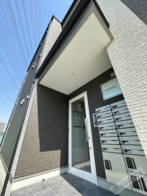 エントランス　便利な宅配ボックスを完備