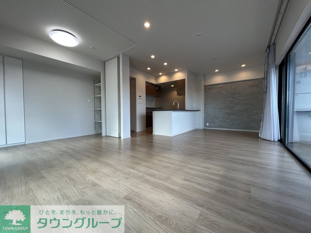 居室・リビング　LDK約21.4帖（仕切り吊り戸開放時）カーテンは性能保証…