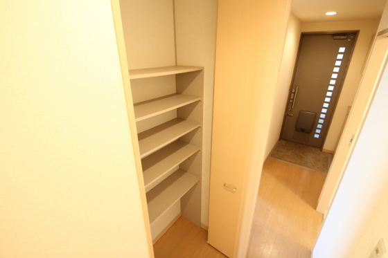 玄関　※別部屋の写真です