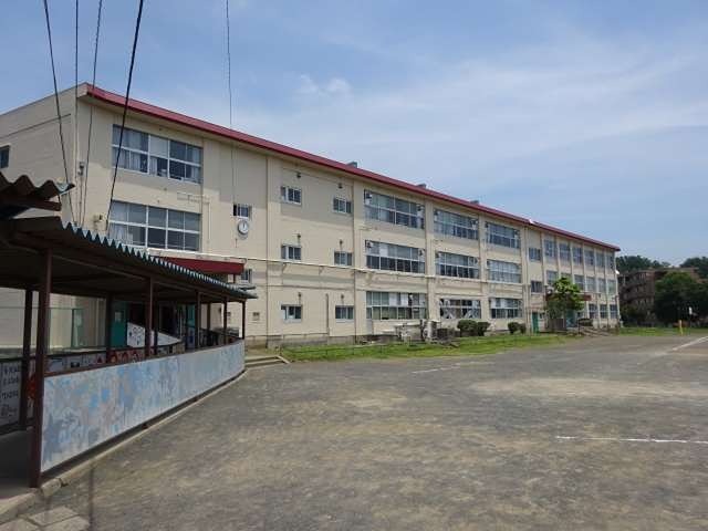 小学校　八王子市立中野北小学校（小学校）まで555m