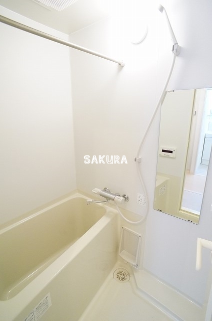 バス・シャワールーム　雨の日でも安心の浴室乾燥機付きです♪