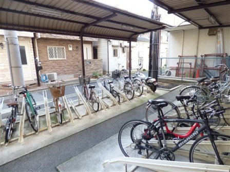 その他共有部分　屋根付き駐輪場あり！