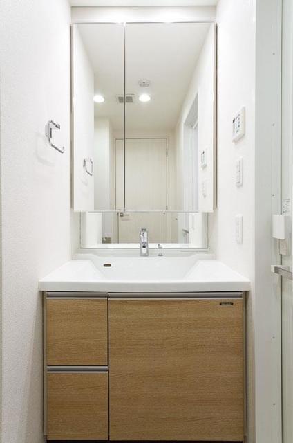 洗面設備　※写真は同タイプ住戸です。