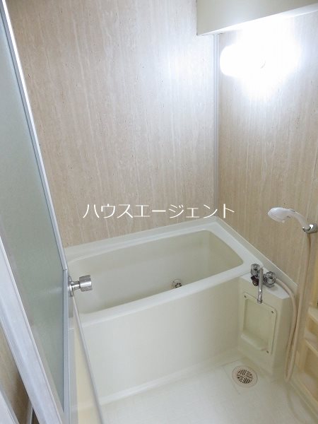 バス・シャワールーム　オートバスシステムがついたお風呂です。