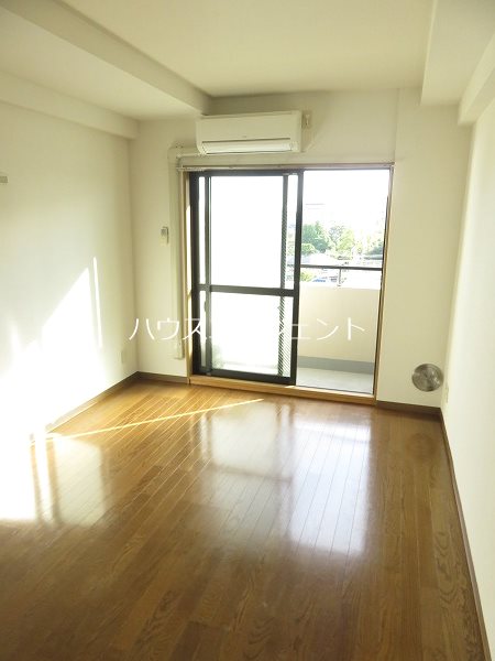 その他部屋・スペース　南向きの明るいお部屋です。※参考画像