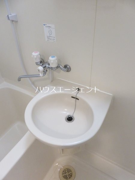 洗面設備　浴室内に洗面台ございます。※参考画像