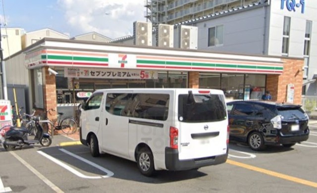 コンビニ　セブンイレブン　大阪三国本町2丁目店（コンビニ）まで572m