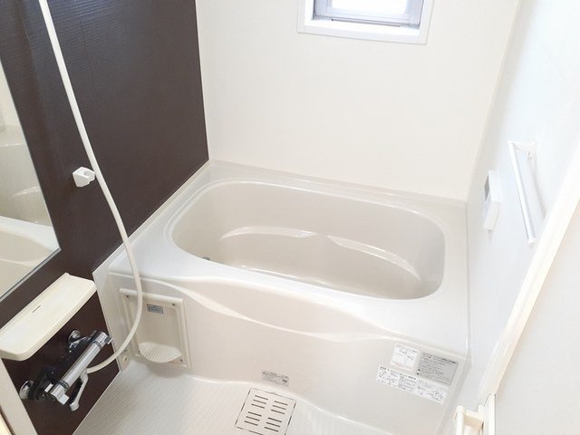 バス・シャワールーム　落ち着いた空間のお風呂です