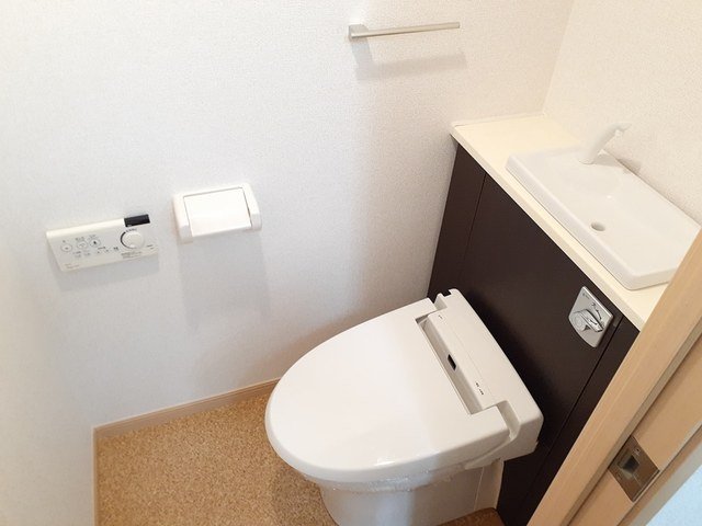 トイレ　落ち着いたトイレです