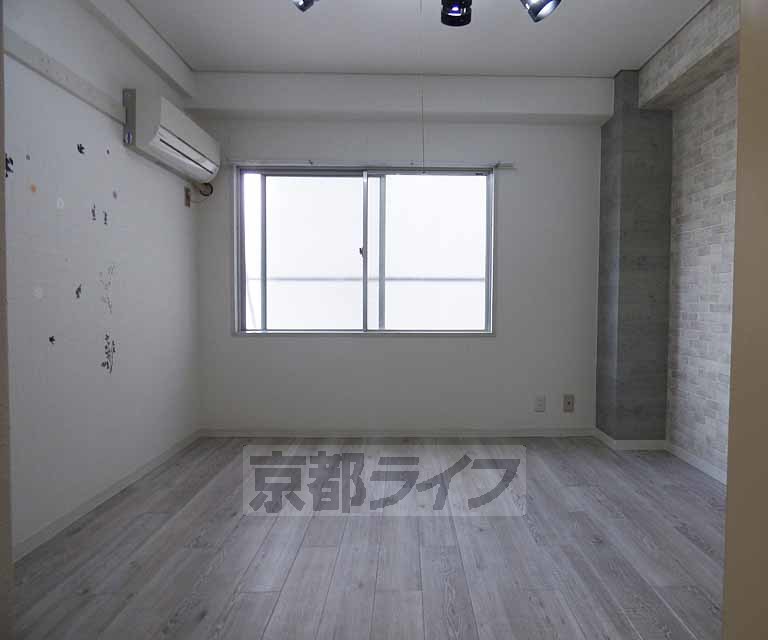 居室・リビング　広々としたお部屋です。