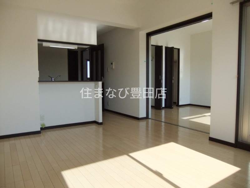 居室・リビング　同型別部屋写真