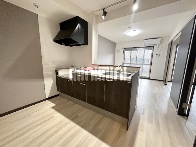 キッチン　同型タイプのイメージ写真です。