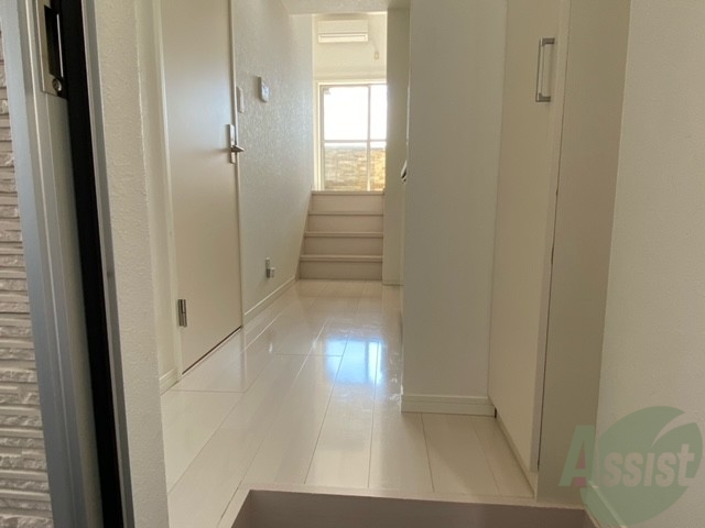 玄関　玄関から見たお部屋全体を撮ってみました。広いですね。