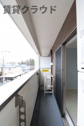 バルコニー　お洗濯物を干しても外から見えにくいです！