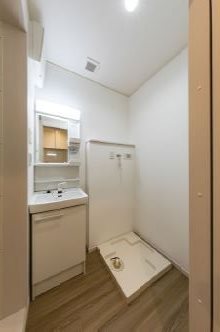 洗面設備　別部屋写真参照