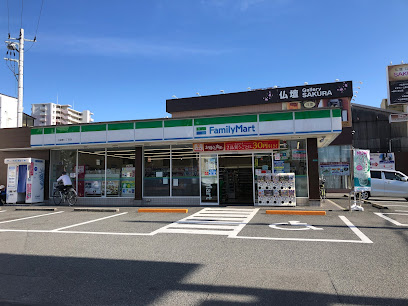 コンビニ　ファミリーマート 瓜破東二丁目店（コンビニ）まで795m