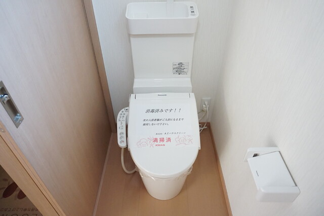トイレ　温水洗浄便座