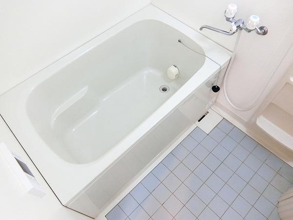バス・シャワールーム　追い焚き機能付きバス！