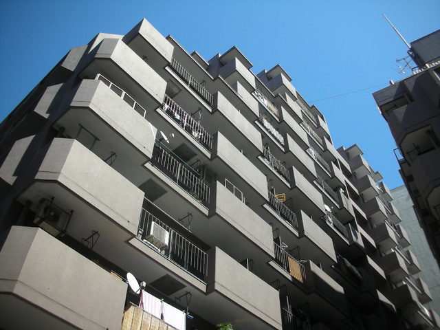 建物外観　重厚なＳＲＣ造