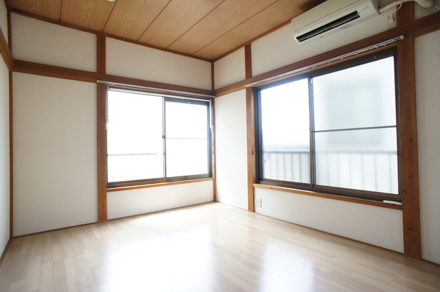 居室・リビング　２面採光なので、明るく風通しのよいお部屋です♪