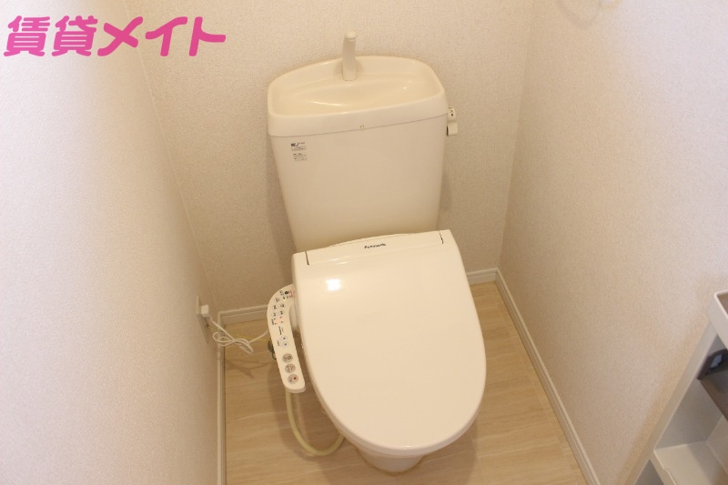 トイレ　同タイプ部屋写真です。