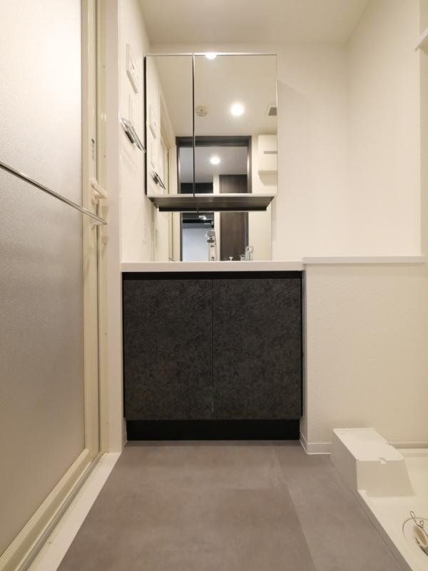 洗面設備　※同タイプの別のお部屋です。