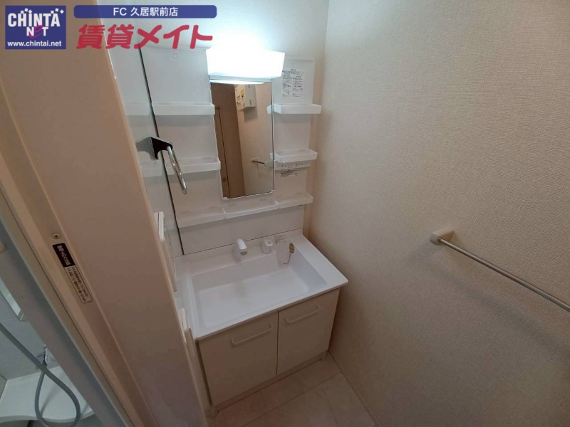 洗面設備　反転同型タイプ写真