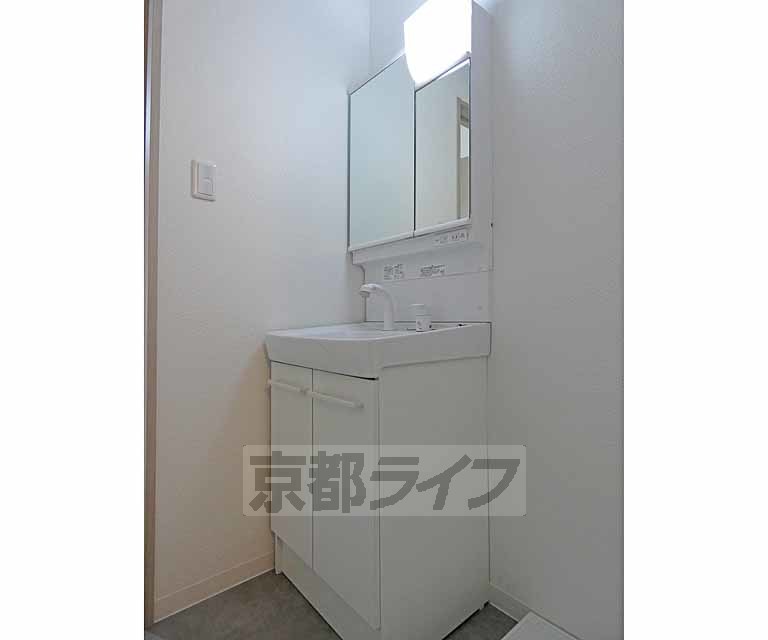洗面設備　独立洗面台です。