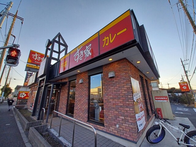 飲食店　すき家（飲食店）まで622m