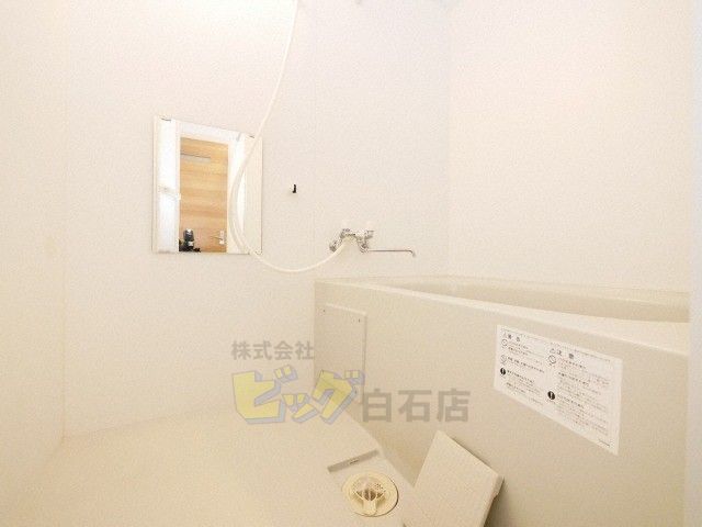 バス・シャワールーム　広々タイプのお風呂です♪