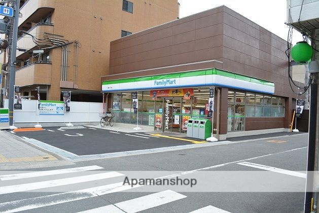 コンビニ　ファミリーマート（コンビニ）まで400m