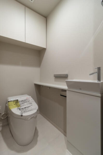 トイレ　※写真は同タイプ住戸です。
