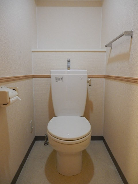 トイレ　※同タイプの参考画像です。
