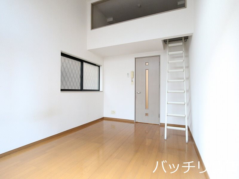 居室・リビング　同型タイプの為、現状を優先致します。